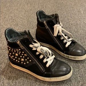 Rockstud hidden wedge sneaker
